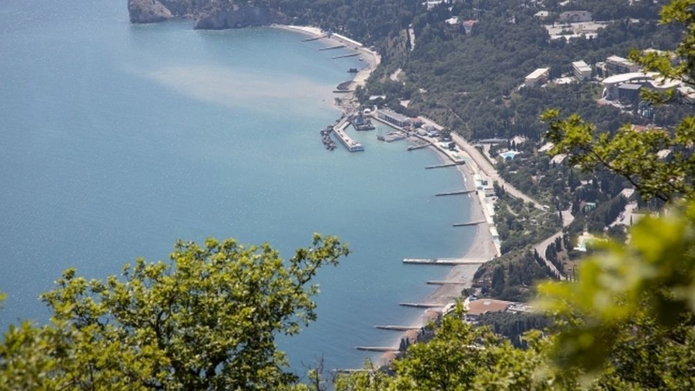 Эксперт по туризму Уманский посоветовал россиянам отдыхать в Крыму из-за низкой загруженности