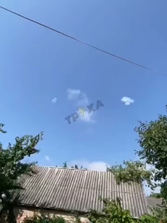 Сигналы воздушной тревоги в эти минуты звучат практически во всех регионах Украины