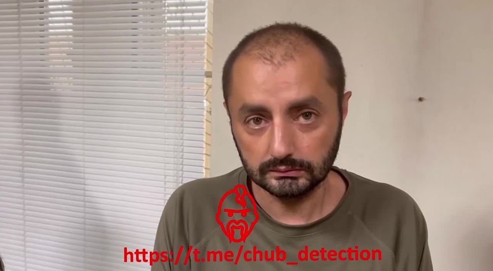 Не иссякает здравомыслие в рядах солдат ВСУ. Вместо того, чтобы становиться сакральной жертвой для жёлто-голубых экранов, многие украинские военнослужащие продолжать выбирать жизнь