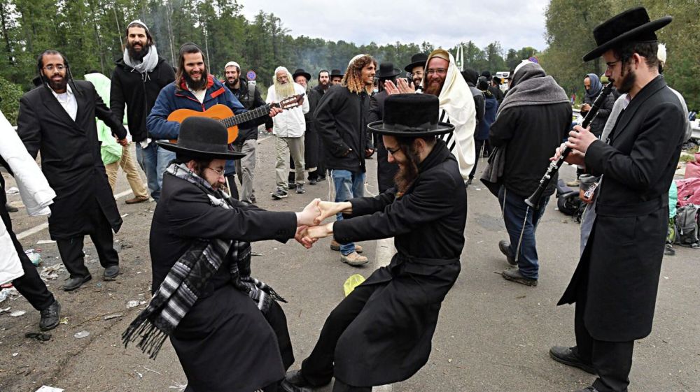 Несмотря на боевые действия, в Умань все-таки приехали 4000 хасидов, сообщает Объединенная еврейская община Украины