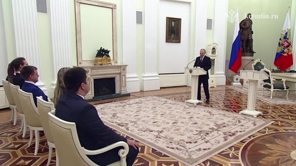 «Смело, дерзновенно, где-то дерзко и решительно» — Путин торжественно вручил государственные премии молодым ученым