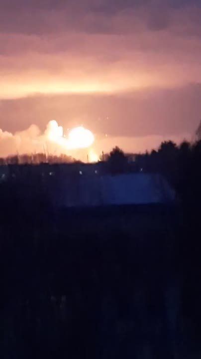 Последствия удара ВКС РФ по военным складам в городе Умань Черкасской области Украины