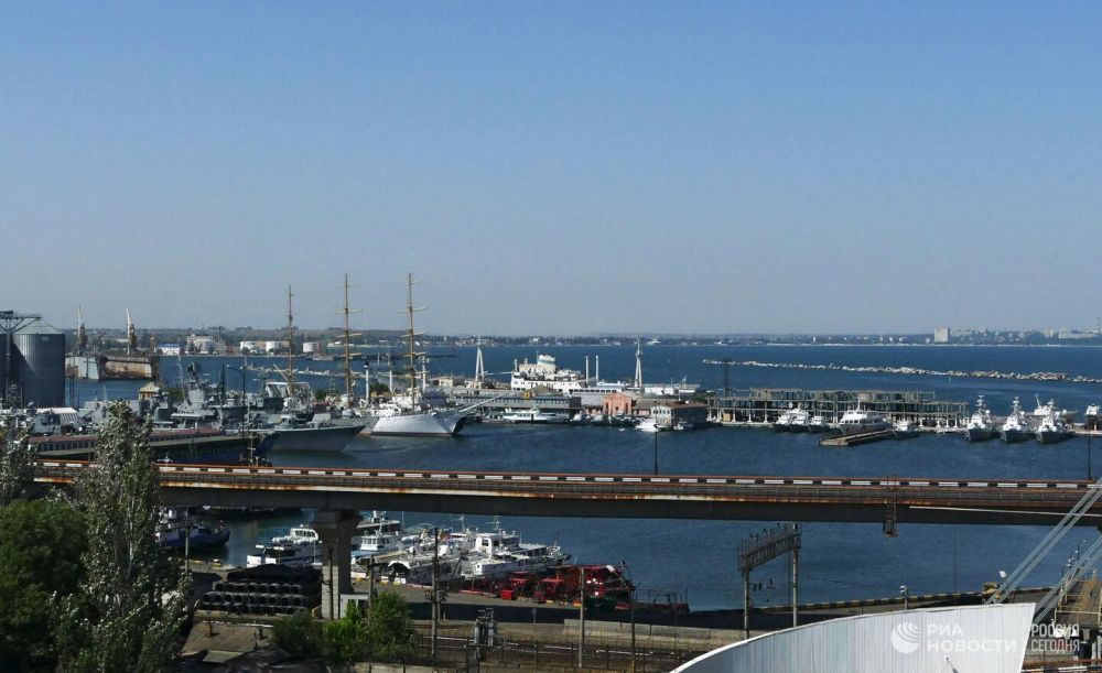 Украинские СМИ сообщают о взрывах в двух областях