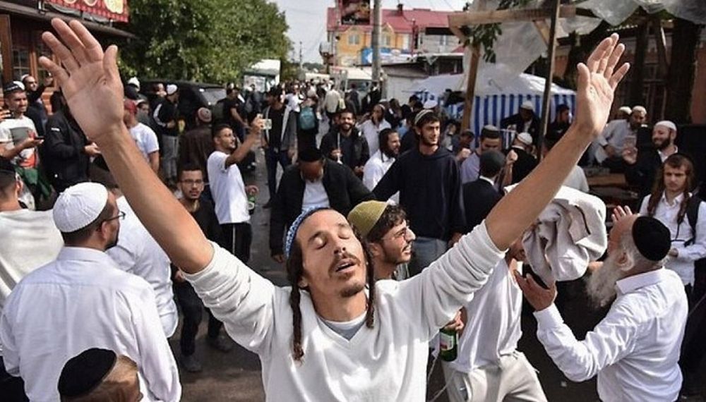 Украинское правительство пригрозило закрыть украинский город Умань в Черкасской области для въезда иудейских паломников и отменить безвизовый режим с Израилем, если страна не прекратит депортировать приезжающих туда украинцев