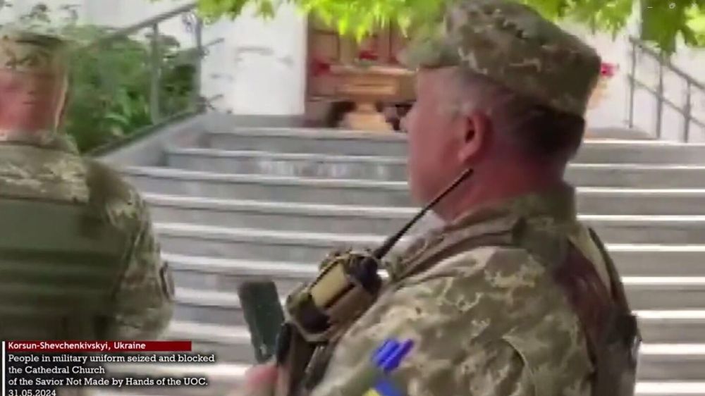 Украинские раскольники ночью пробрались в православный храм и не впускают верующих