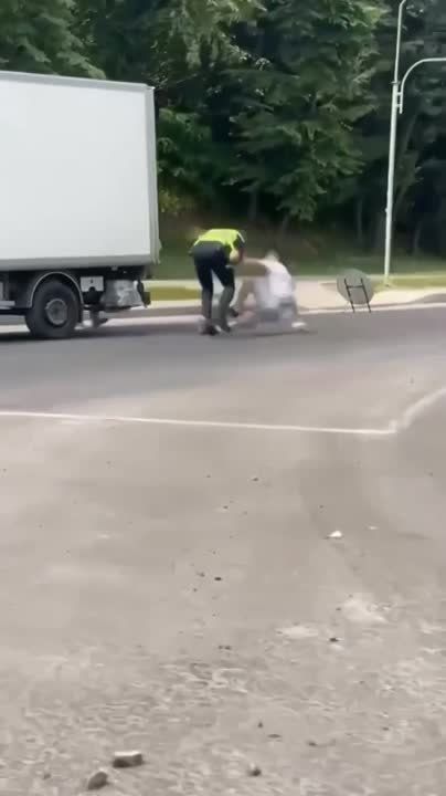 : 