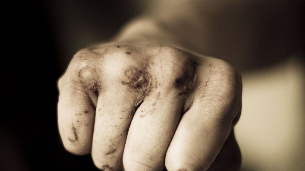 Заставил извиняться за позор на весь город. Уголовник избил ветерана ВСУ в Смеле