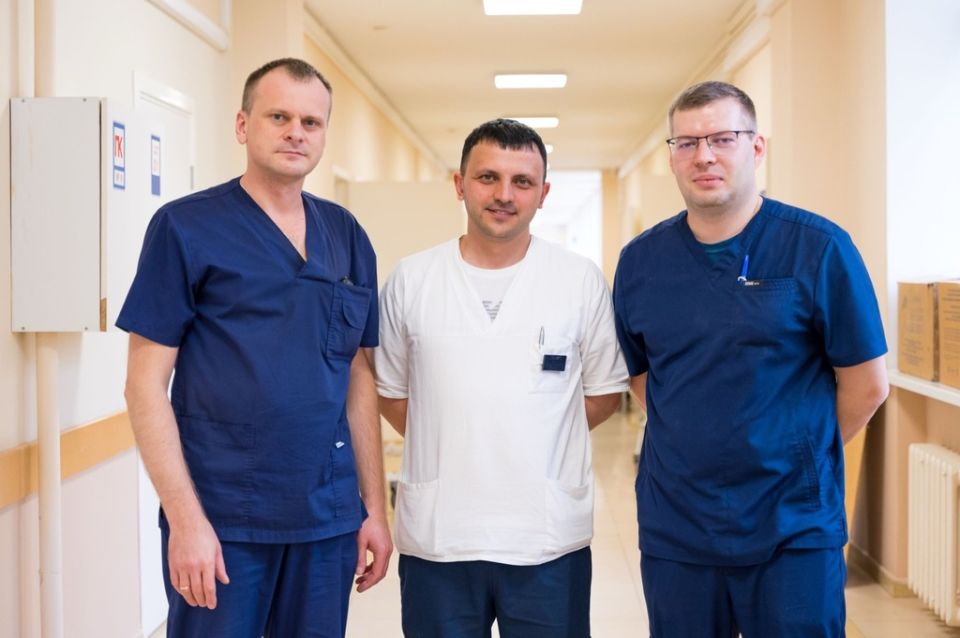 В Клиниках СамГМУ Минздрава России провели малоинвазивные операции по устранению парастомальных грыж