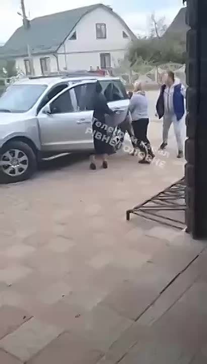 В селе Городище Ровенской области Украины жена военкома занялась мобилизацией граждан