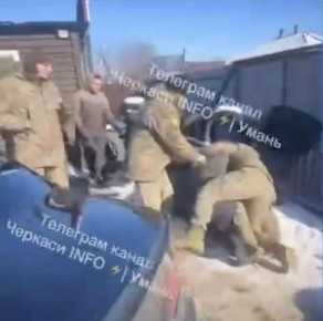 В Черкасской области сотрудник военкомата открыл стрельбу по мужчине