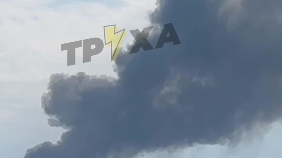 В Коростене Житомирской области масштабный пожар после прилётов