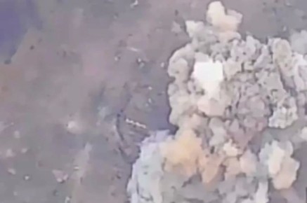 Сводка СВО, 15 апреля. Многотонные фугасные бомбы ударили по военному заводу «Химпром» в Сумах, выпускающему компоненты топлива для украинских баллистических ракет